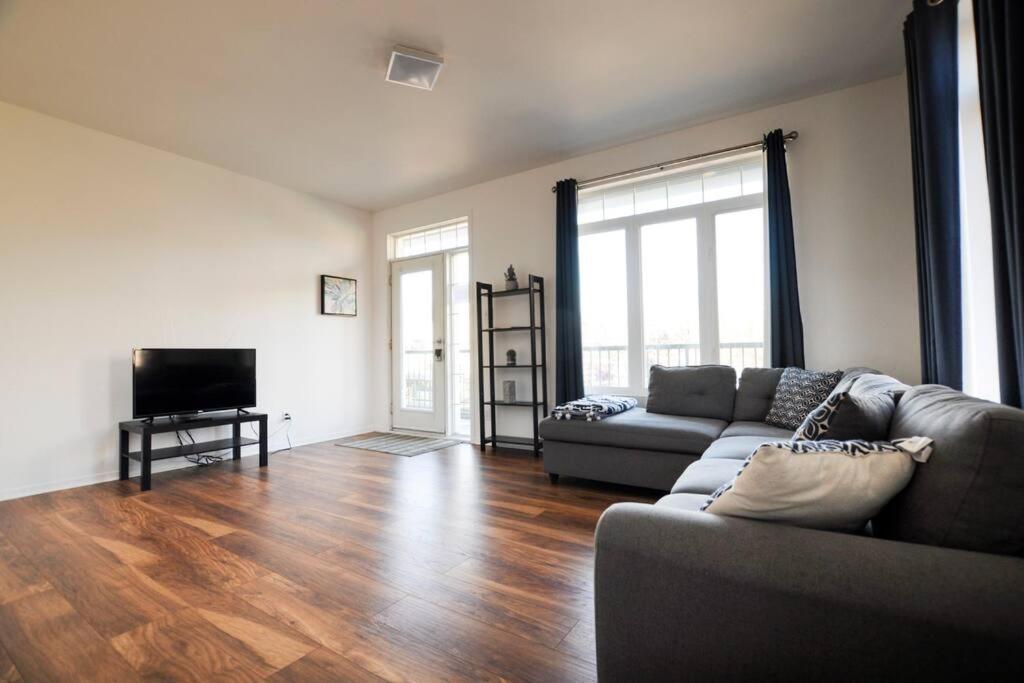 The 1810 - Spacious With Balcony - North Of Quebec Buitenkant foto