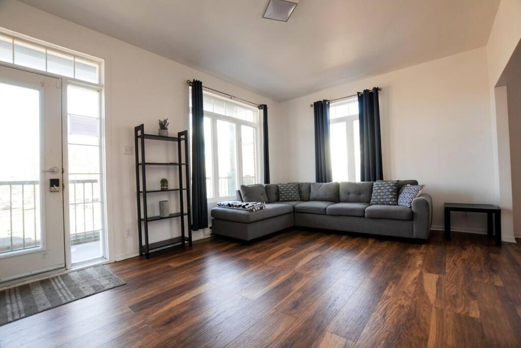 The 1810 - Spacious With Balcony - North Of Quebec Buitenkant foto
